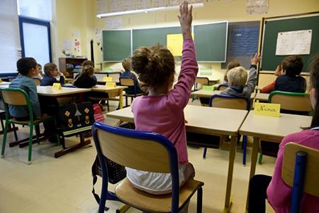 school,French kids, phones