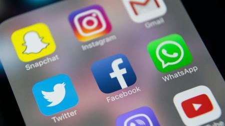 social media وyoung people