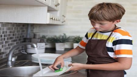 Parents shouldn't pay their kids for chores